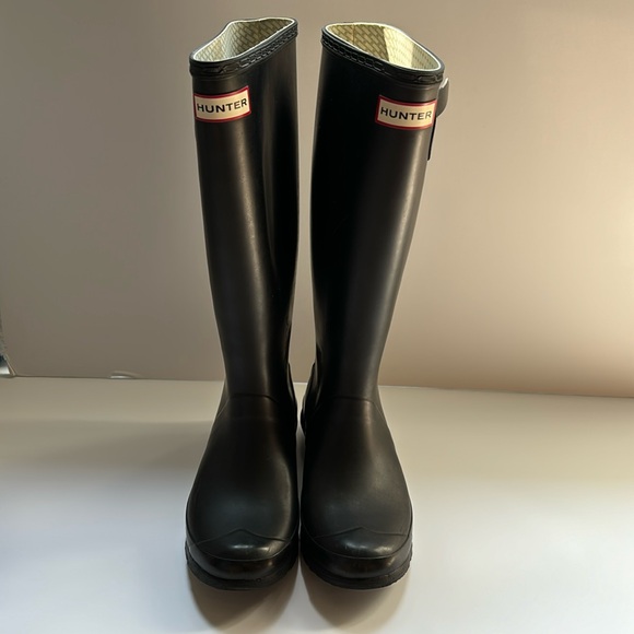 Hunter, size 7, Huntress style, black, wide calf, tall rain boots - Picture 3 of 8